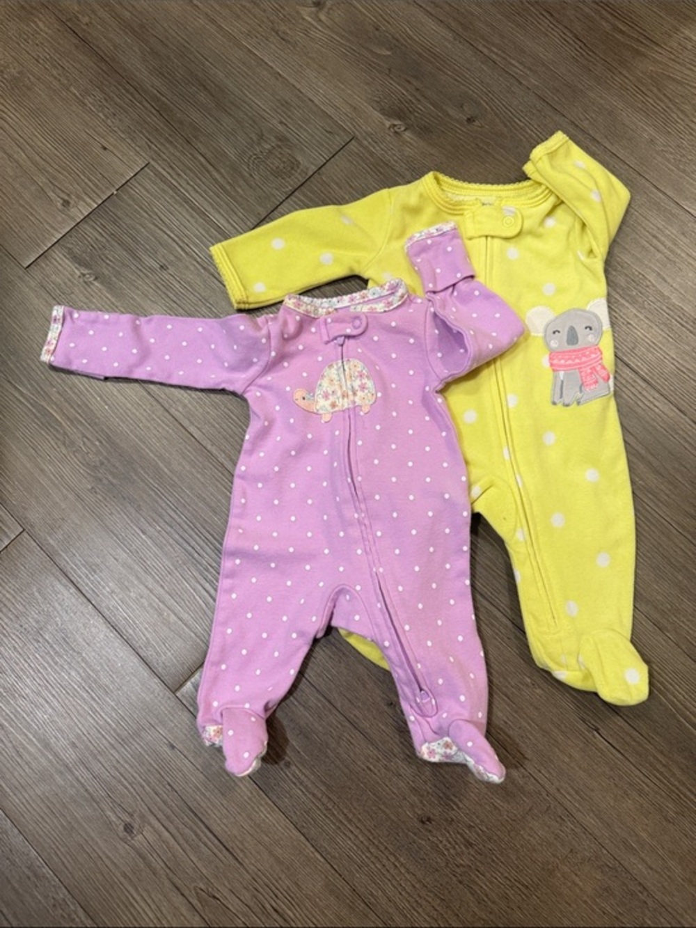 Bundle of 2 Carters Baby Girl One-Piece Zip Up Sleepers. NB. GUC!💕
